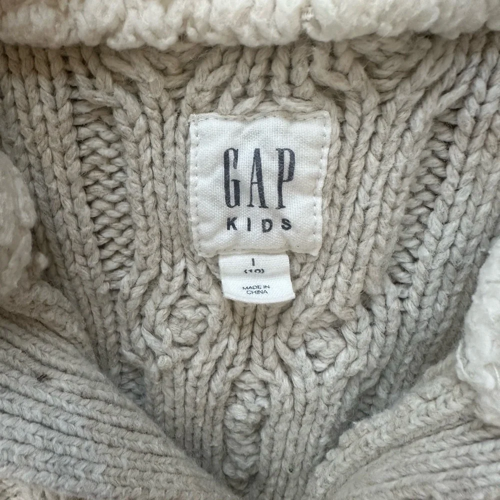 GAP Kids Cream Cable Knit Sweater. Size Large (10-11)